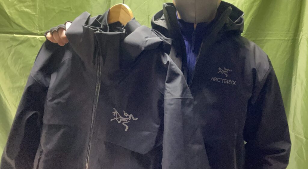 【ARC’TERYX】ベータAR vs.マカイシェルジャケット/スタンドカラーのハードシェル比較